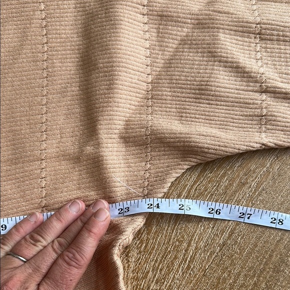 NWOT T Tahari Women's Beige Sweater - Picture 6 of 7